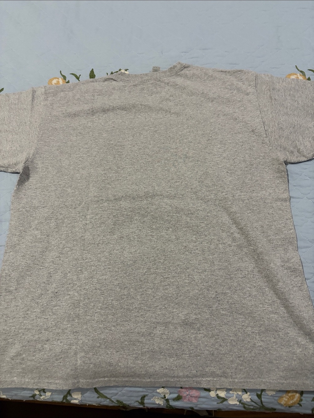 Disney PreOwned I’m Here for The Snacks Grey TShirt Women Unisex Size Large - Picture 9 of 9
